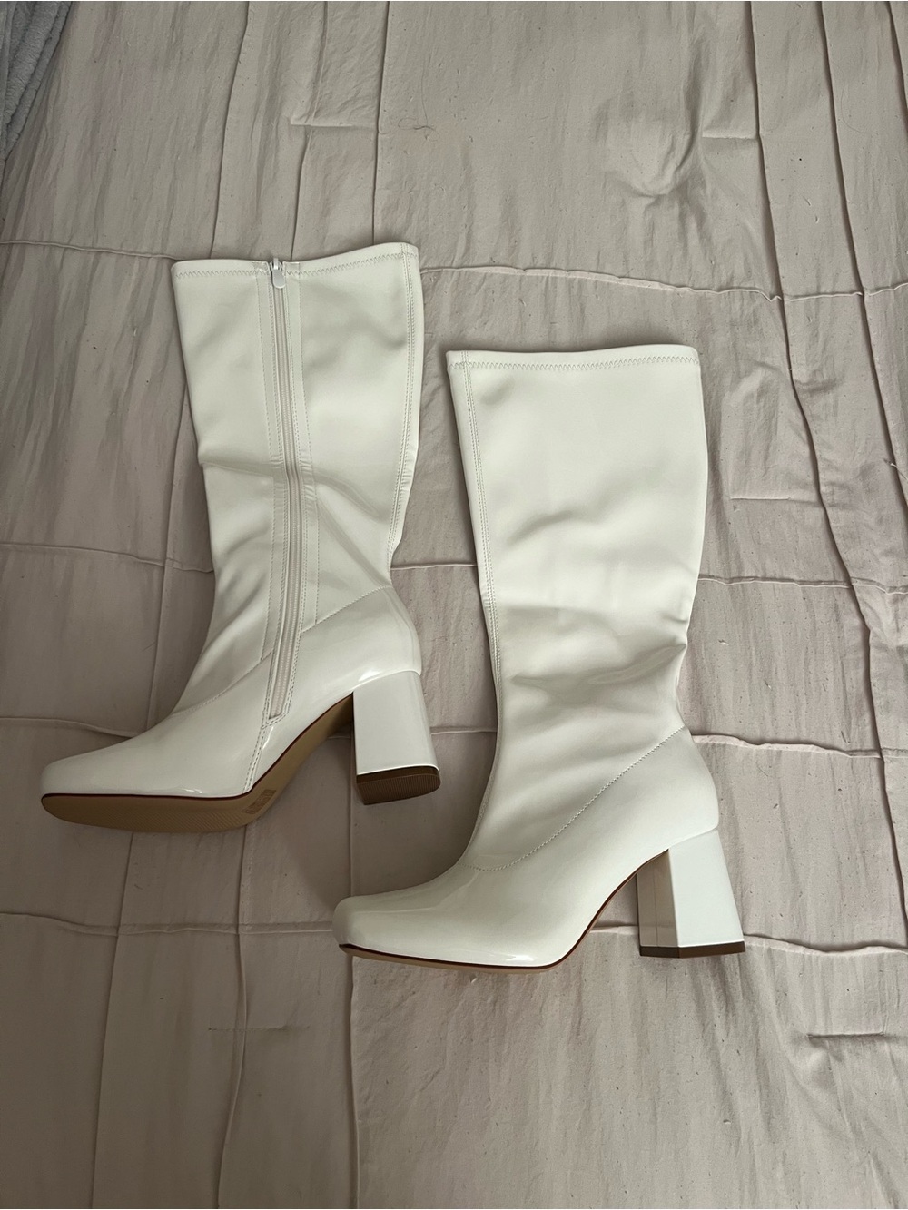 Dream Pairs White Chunky Heel Boots